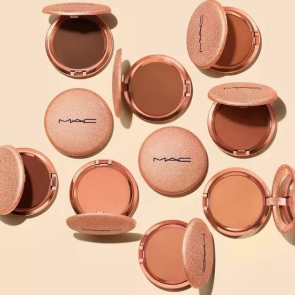 MAC Skinfinish Sunstruck Matte Bronzer in Matte Light Golden - Picture 2 of 8